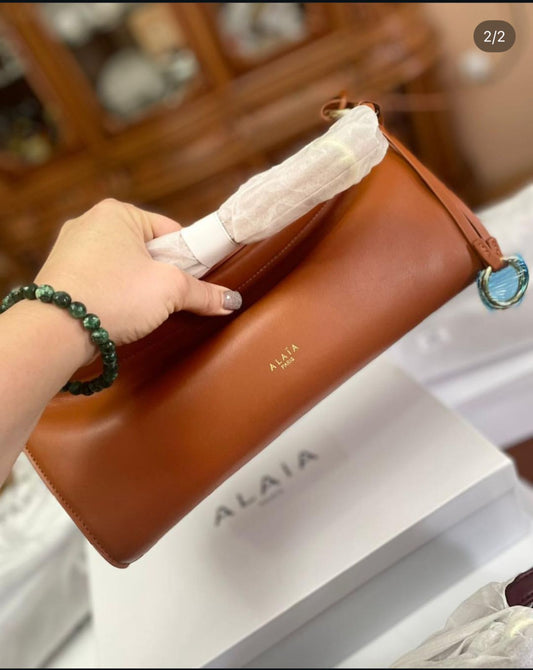 A-L-A-Ï-A Le Click East West Medium Shoulder Women Bag – Elegant Edition (Brown)