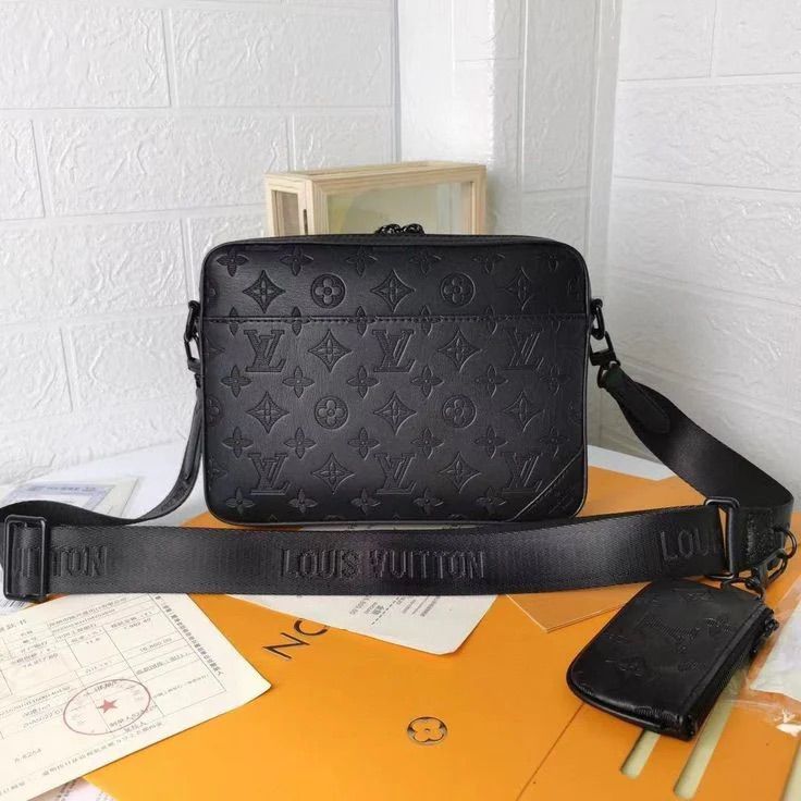 L-O-U-I-S V-U-I-T-T-O-N Trio Messenger Women Bag – Unisex Edition (Black)