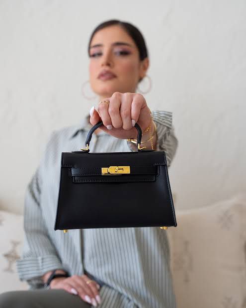 H-E-R-M-È-S Kelly 20 Mini Sellier – Petite Icon Women Bag (Black)