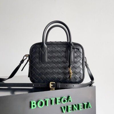 Bottega Veneta – Small Crossbody Bag (Black)
