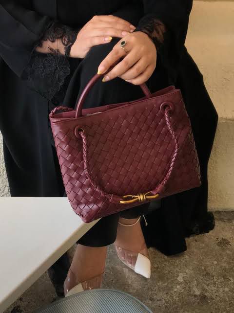 Bottega Veneta Andiamo Women Bag – Intrecciato Leather Top Handle & Crossbody(Maroon)