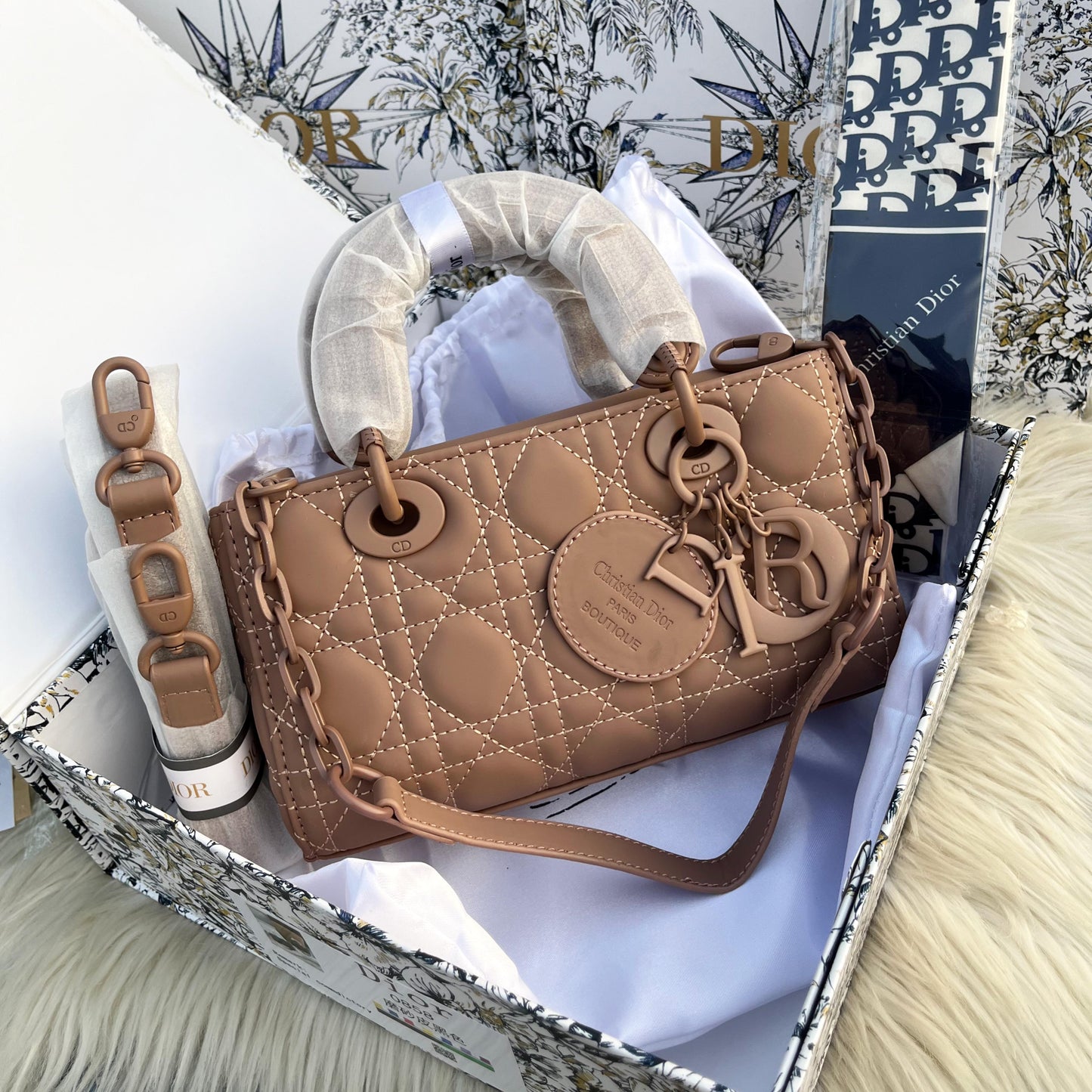 Christian Dior Master Quality Handbag – Premium Women Bag (Beige)