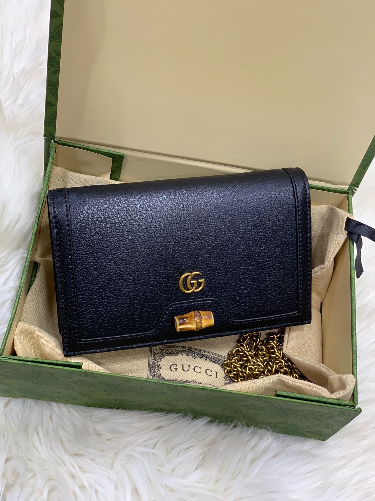 GUCCI DIANA MINI – Women Bag | Bamboo Closure & Leather Chain Shoulder Bag (Black)