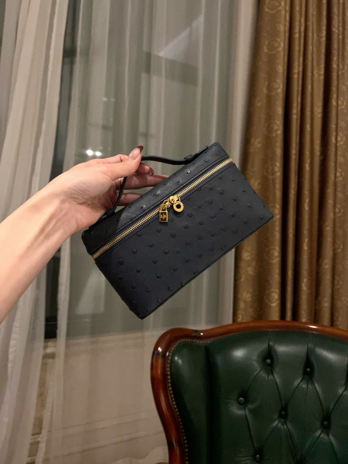 LORO PIANA Extra Pocket L19 Handbag (Black)