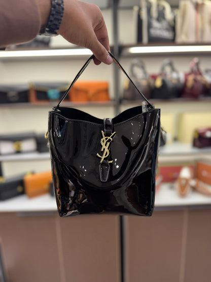 YSL Saint Laurent – Le 37 Bucket Bag (Black)