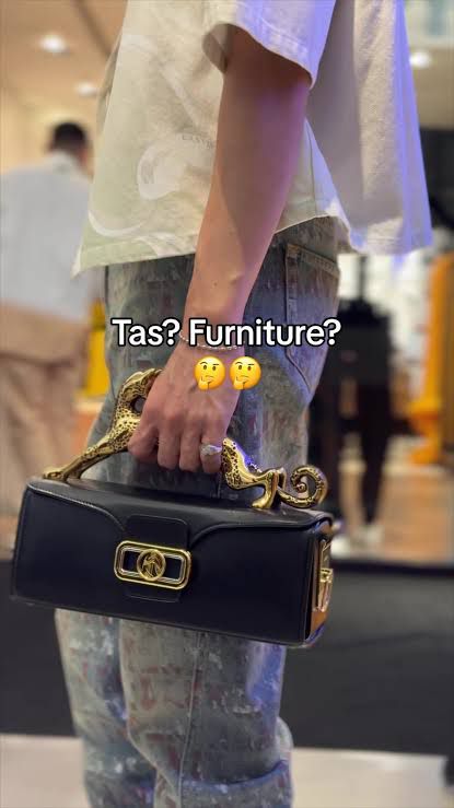 L-A-N-V-I-N Women’s Rateau Pencil Cat Leather Shoulder Bag – Luxury Mini Handbag (Black)