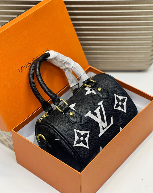 L-O-U-I-S V-U-I-T-T-O-N Duffle Bag – Premium Travel & Gym Bag | New Stock (Black with White)