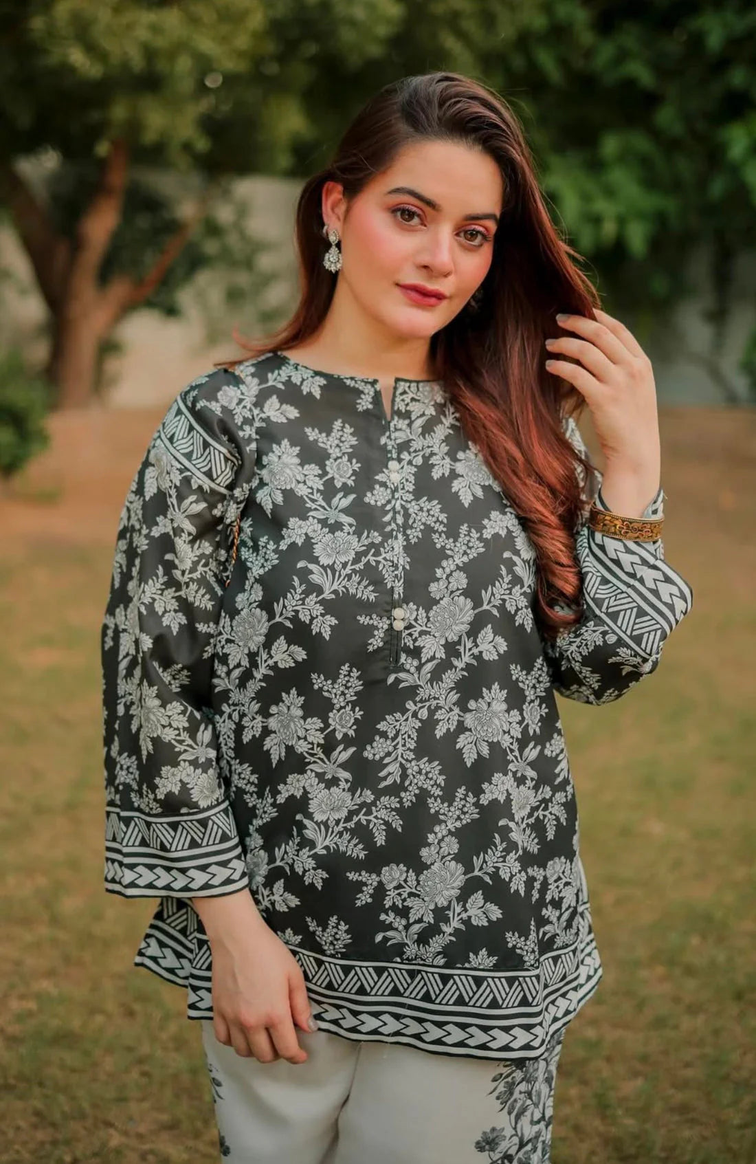 DILRUBA TRENDING ARTICLE 2PC STITCHED (Grey & Black)