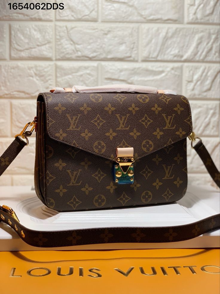 LOUIS VUITTON – Luxury Leather Women Bag (Brown)