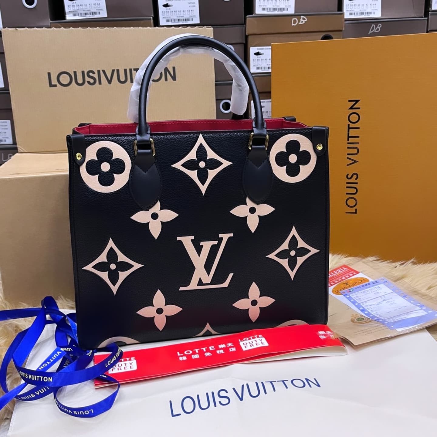 Louis Vuitton Onthego Black Medium Tote Bag for Women (Black/White