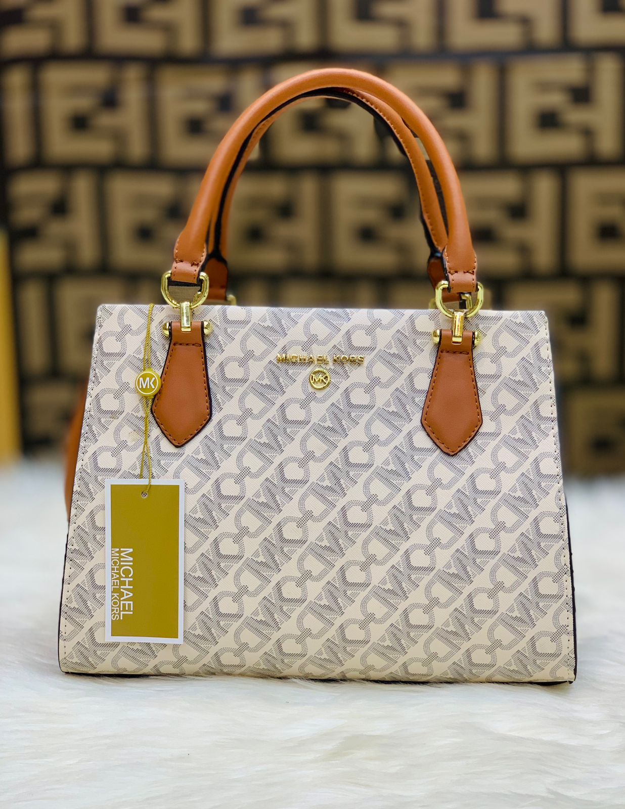 MICHAEL KORS NEW DESIGN – Women Bag (Off White)