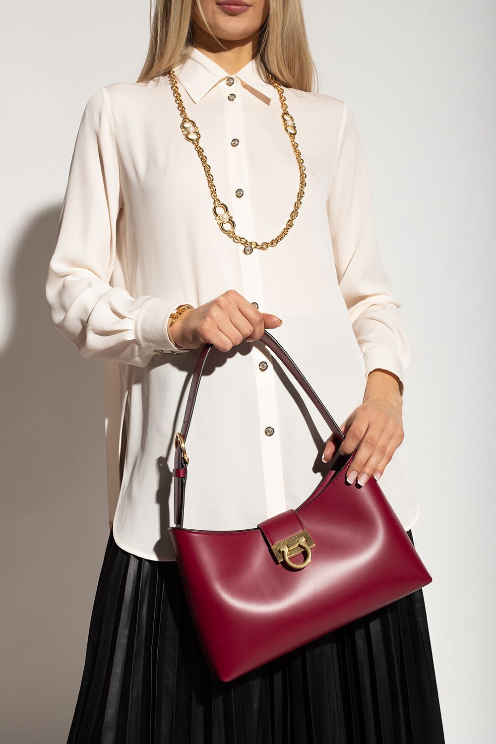 FERRAGAMO TRIFOLIO – Women Bag | Luxury Shoulder Bag with Gancini Clasp (Red)