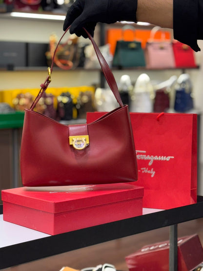 FERRAGAMO TRIFOLIO – Women Bag | Luxury Shoulder Bag with Gancini Clasp (Red)