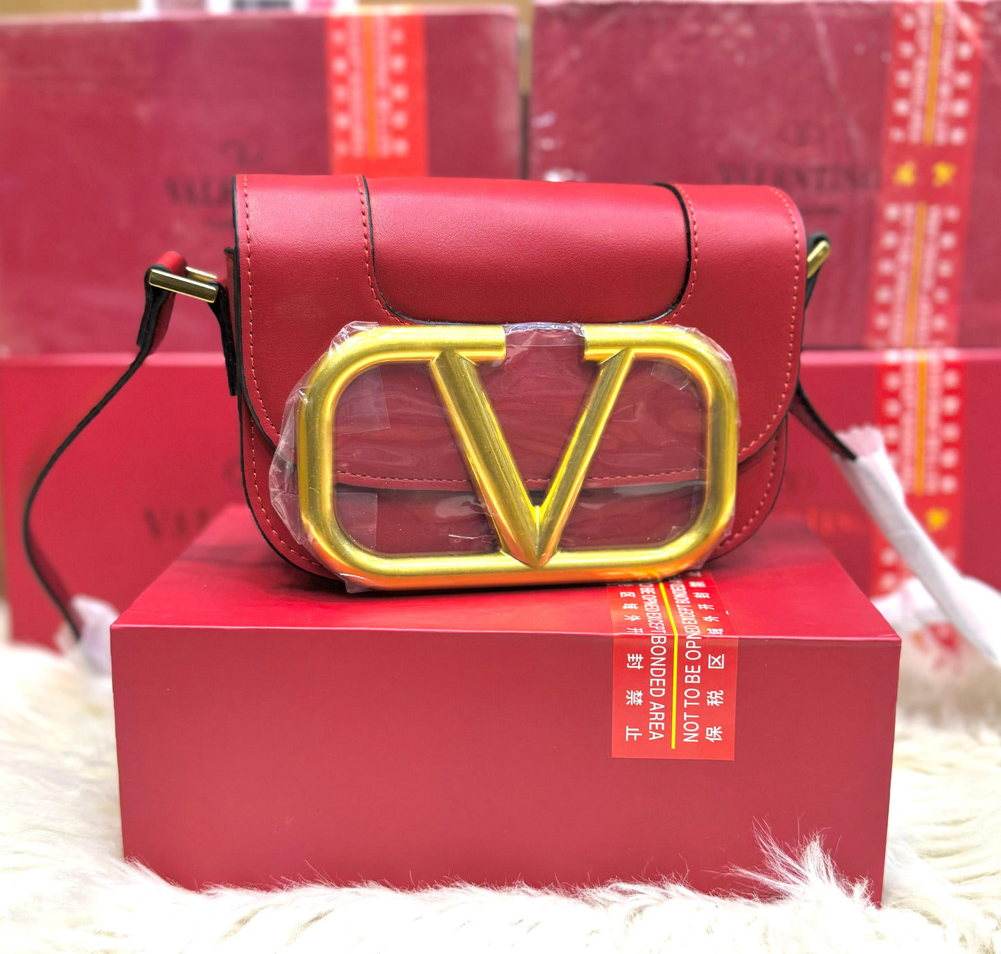 V-a-l-e-n-t-i-n-o Garavani Supervee Small Women Bag (Red)