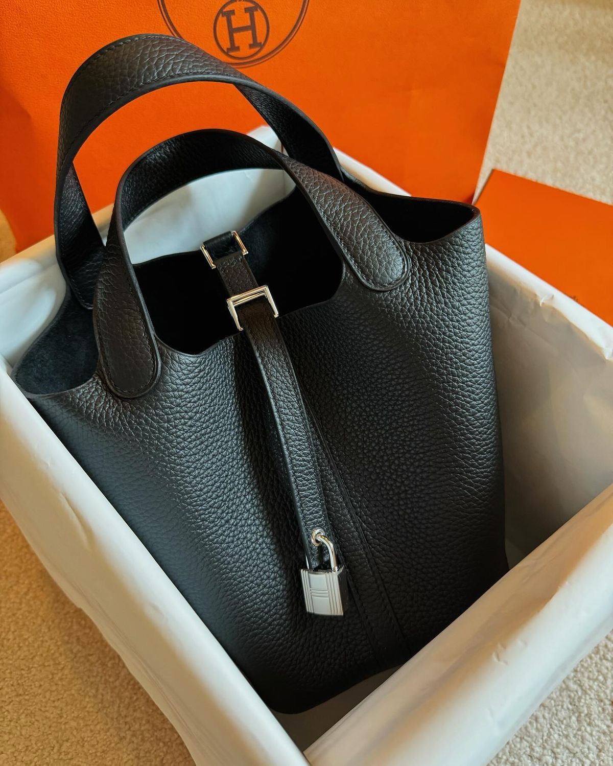 H-E-R-M-È-S Picotin Lock 18 – Iconic Luxe Women Bag (Black)