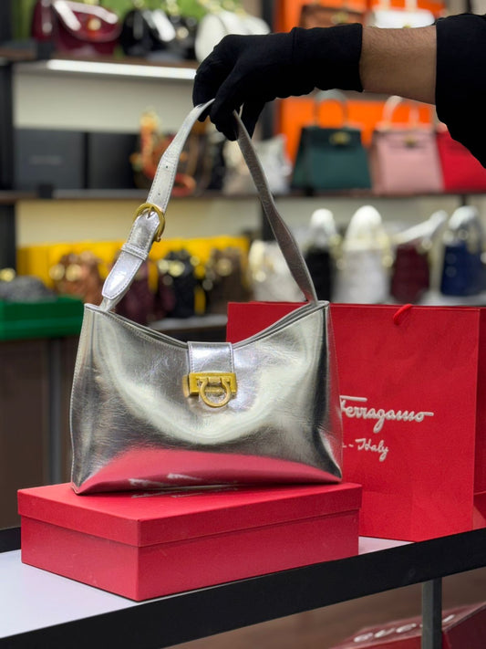 FERRAGAMO TRIFOLIO – Women Bag | Luxury Shoulder Bag with Gancini Clasp (Silver)