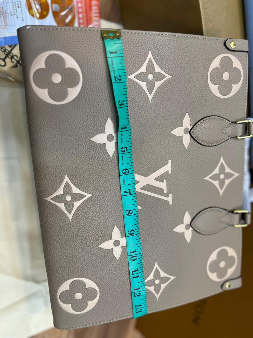 LOUIS VUITTON – ONTHEGO MM TOTE BAG (Black)