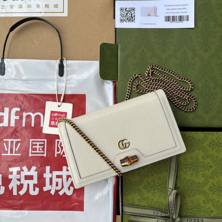 GUCCI DIANA MINI – Women Bag | Bamboo Closure & Leather Chain Shoulder Bag (White)