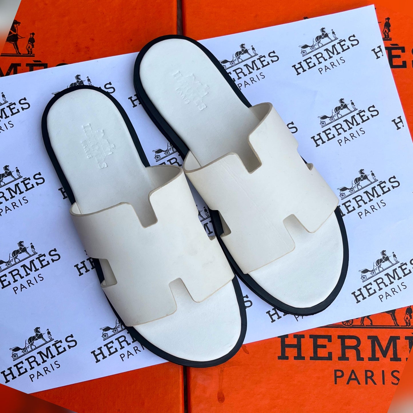 HERMÈS IZMIR – Women Sandals (Off White Black)