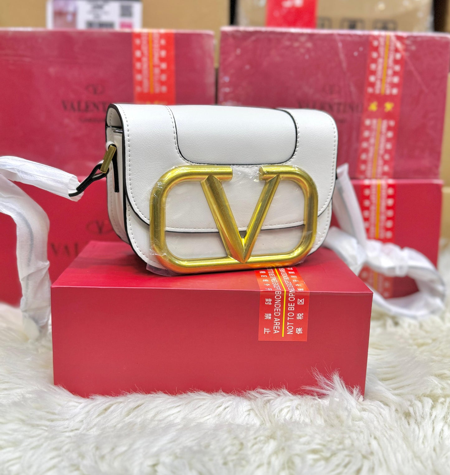V-a-l-e-n-t-i-n-o Garavani Supervee Small Women Bag (White)