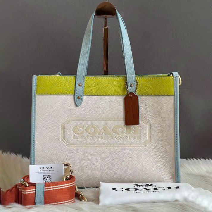 C-O-A-C-H FIELD TOTE 30 COLORBLOCK WITH BADGE – Women Bag (White with Yellow)